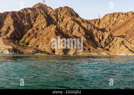 Berge rund um den Al Al Rafisah Dam im Emirat Sharjah Stockfoto