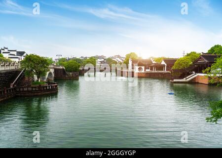 Der Yanshui Pavillon ist einer der berühmten Orte in der Stadt Jiujiang, Provinz Jiangxi Stockfoto