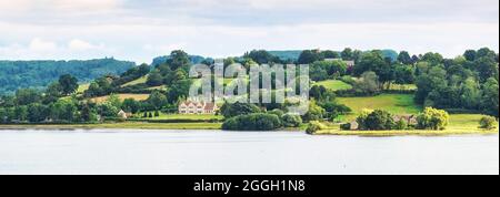 Am frühen Morgen Panoramablick auf die Halbinsel Hambleton, aufgenommen mit Blick über Rutland Wasser von Lyndon Top. Hambleton Hall ist ebenfalls vorhanden Stockfoto