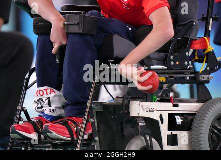 Der britische David Smith tritt im Einzel - BC1 Gold Medal Match gegen den malaysischen Chew Wei LUN im Ariake Gym am achten Tag der Paralympischen Spiele in Tokio 2020 in Japan an. Bilddatum: Mittwoch, 1. September 2021. Stockfoto