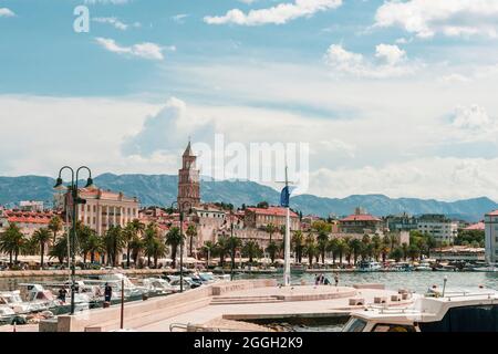 Blick auf Split, alte schöne Stadt an der Adriaküste, Kroatien. Stockfoto