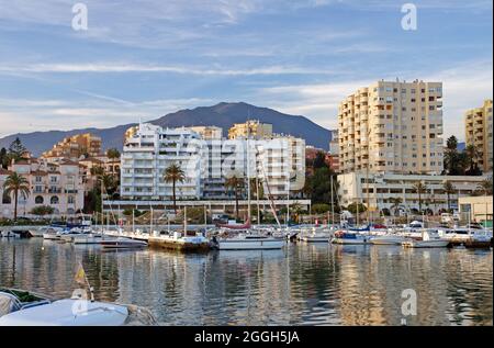 Estepona an der Costa del Sol: Der Hafen von Puerto Deportivo Stockfoto