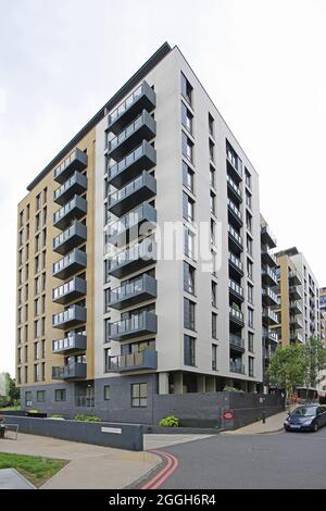 Titanium Point, Teil von Suttons Wharf, einem neuen Wohngebiet neben dem Grand Union Canal im Osten Londons. Von Burwell Deakins Architects. Stockfoto