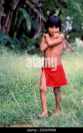 FRANZÖSISCH-GUYANA. DORF ANTECUME PATA, AM FLUSS MARONI. EIN INDISCHES WAYANA-KIND Stockfoto