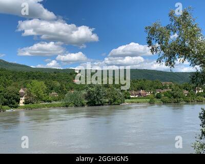 Der Fluss Rhône bei Groslée, Frankreich Stockfoto