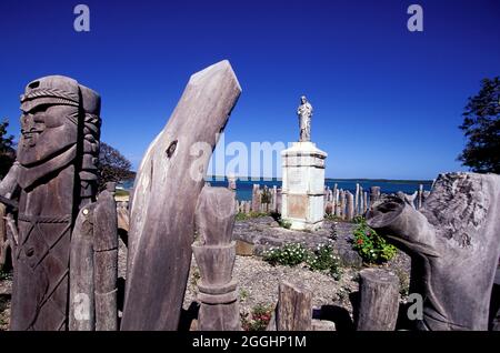 NEUKALEDONIEN, PINIENINSEL, CHRISTUSSTATUE IN DER SAINT MAURICE BAY Stockfoto