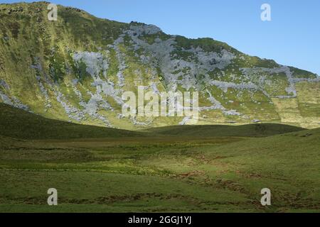 Wandern auf den abgelegenen Caldeira do Corvo, Corvo, Azoren Stockfoto