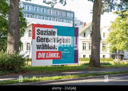 08/27/2021 Wahlposter Für Die Bundestagswahl 2021 In Oldenburg. Im Bildwahlplakat Der Linkspartei. Stockfoto