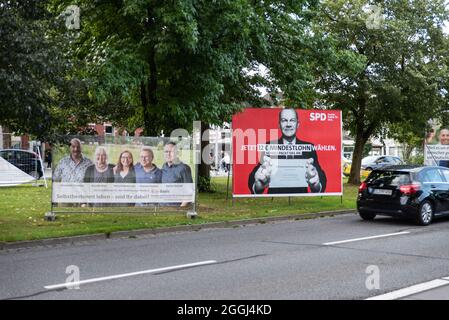 08/27/2021 Wahlposter Für Die Bundestagswahl 2021 In Oldenburg. Im Bildwahlplakat der SPD und die Basis. Stockfoto