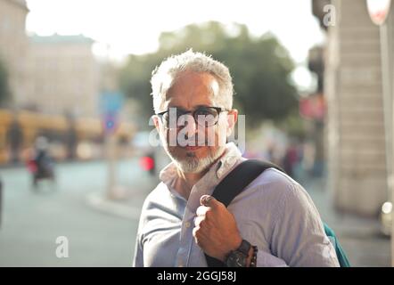 Porträt eines iranischen Mannes auf der Straße Stockfoto