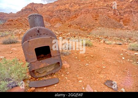 Die Überreste des alten Spencer-Kessels bei Lee's Ferry im Glen Canyon Recreation Area Arizona. Der Kessel stammt aus dem Jahr 1910 und ist ein historisches Objekt. Stockfoto