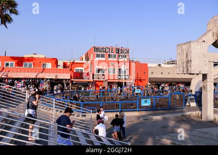 LOS ANGELES, USA - 11. Aug 2018: Los Angeles, California, USA - 11. August 2018: Muscle Beach Venice Beach, wo Bodybuilding geboren wurde als Stockfoto