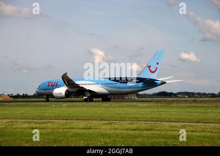 PH-TFK TUI Airlines Netherlands Boeing 787-8 Dreamliner Airplane startet von Polderbaan 18R-36L am Flughafen Amsterdam Schiphol in den Niederlanden Stockfoto