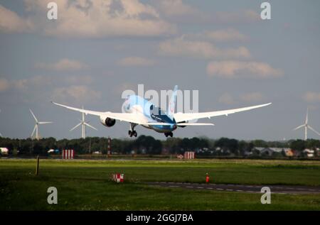 PH-TFK TUI Airlines Netherlands Boeing 787-8 Dreamliner Airplane startet von Polderbaan 18R-36L am Flughafen Amsterdam Schiphol in den Niederlanden Stockfoto