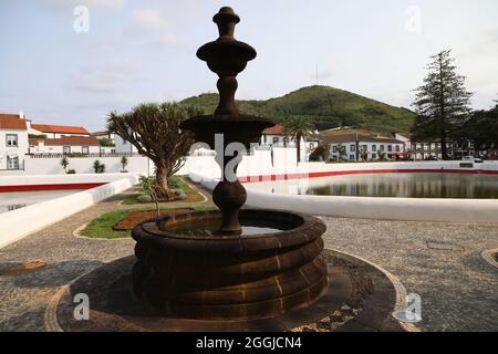 Brunnen auf dem Platz von Santa Cruz da Graciosa, Insel Graciosa, Azoren Stockfoto