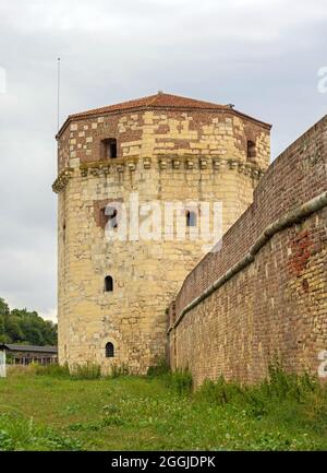 Belgrad, Serbien - 28. August 2021: Historisches Gebäude Nebojsa Tower in Belgrad, Serbien. Stockfoto