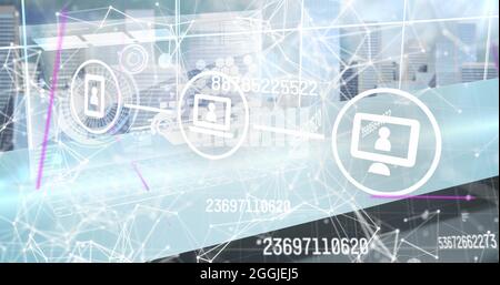 Bild von sich ändernden Zahlen, Symbolen, Scopes und Datenverarbeitung im Stadtbild Stockfoto