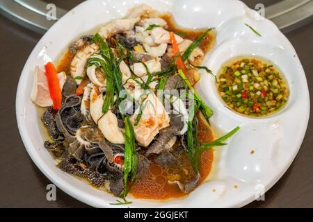 Ein köstliches chinesisches Gericht, gekochtes Kutteln und Sirloin mit Film und Rindfleisch Stockfoto