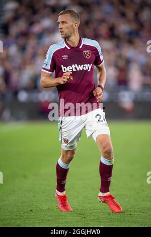 LONDON, ENGLAND - 23. AUGUST: Tomáš Souček während des Premier League-Spiels zwischen West Ham United und Leicester City im London Stadium am August Stockfoto