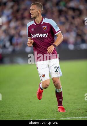 LONDON, ENGLAND - 23. AUGUST: Tomáš Souček während des Premier League-Spiels zwischen West Ham United und Leicester City im London Stadium am August Stockfoto