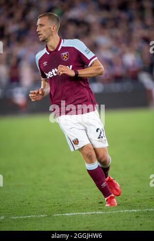 LONDON, ENGLAND - 23. AUGUST: Tomáš Souček während des Premier League-Spiels zwischen West Ham United und Leicester City im London Stadium am August Stockfoto