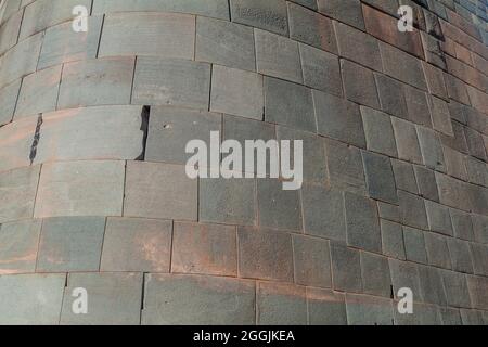 Detail einer Mauer der Qorikancha-Tempelruinen in Cuzco, Peru. Stockfoto