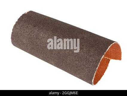 Sandpapier auf weißem Hintergrund. Mahlwerk auf Weiß isoliert. Stockfoto