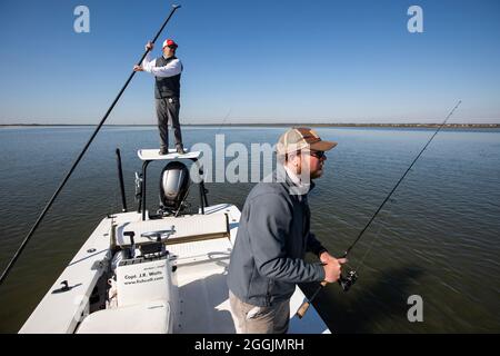 Angeln auf Rotbarsch auf Isle of Palms, South Carolina. Stockfoto