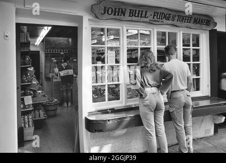 John Bull Fudge & Toffee Makers, The Shambles, York, Yorkshire, England, VEREINIGTES KÖNIGREICH. Ca. 1980 Stockfoto