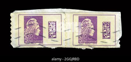 2 STÜCK SET Briefmarken gedruckt in Frankreich zeigt Bild des Mädchens. Stockfoto