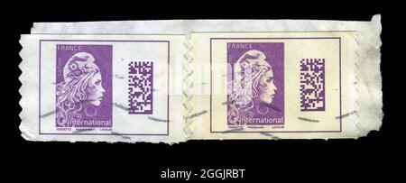 2 STÜCK SET Briefmarken gedruckt in Frankreich zeigt Bild des Mädchens. Stockfoto