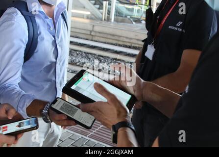 Rom, Italien. September 2021. Rom, erster Tag der grünen Pass-Kontrollen am Bahnhof Tiburtina am Start der abgebildeten Fernzüge: Quelle: Independent Photo Agency/Alamy Live News Stockfoto