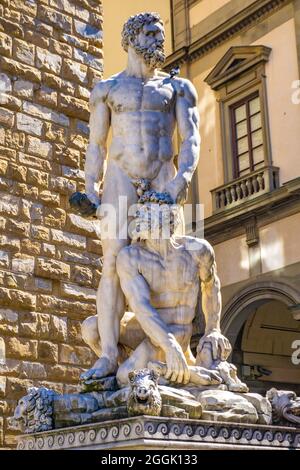 Detail des Herkules und Cacus sttaue an der Piazza Signoria in Florenz, Italien Stockfoto