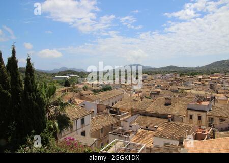 Blick von der Kirche Santuari de Sant Soalvador auf Arta, Mallorca, Balearen, Spanien Stockfoto