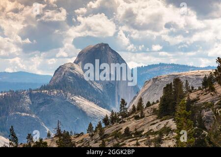 Blick von Olmsted Point auf Half Dome, Yosemite National Park, Kalifornien, USA Stockfoto