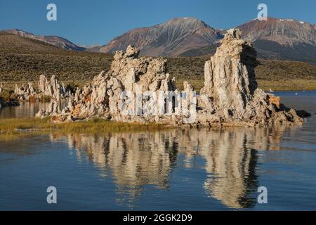 Mono Lake, Mono Lake Tufa State Reserve, Sierra Nevada, Kalifornien, USA Stockfoto