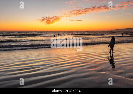 Santa Monica State Beach bei Sonnenuntergang, Santa Monica, Kalifornien, USA Stockfoto