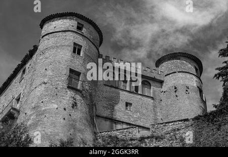 Das Schloss von Carpinone wurde wahrscheinlich in der normannischen Zeit und von der Zeit seiner Errichtung bis zum Ende des dreizehnten Jahrhunderts das buil gebaut Stockfoto