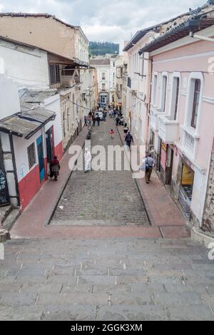 QUITO, ECUADOR - 24. JUNI 2015: Alte Gebäude im Zentrum von Quito Stockfoto