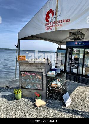 Perry's Lobster Shack ist ein Low-Key-Barack am Wasser, in dem Hummer- und Seafood-Gerichte sowie herzhafte Beilagen und Biere angeboten werden. Stockfoto