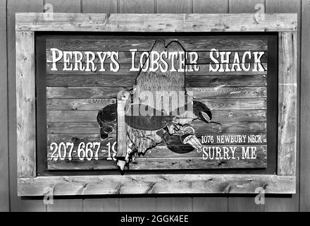 Wetterschild aus Holz für Perry’s Lobster Shack ist eine Low-Key-Hütte am Wasser, die Hummer- und Seafood-Gerichte sowie herzhafte Beilagen und Biere anbietet. Stockfoto