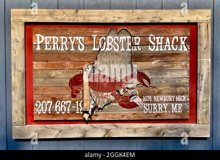 Wetterschild aus Holz für Perry’s Lobster Shack ist eine Low-Key-Hütte am Wasser, die Hummer- und Seafood-Gerichte sowie herzhafte Beilagen und Biere anbietet. Stockfoto