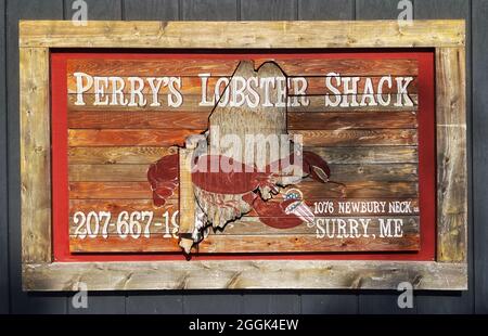 Wetterschild aus Holz für Perry’s Lobster Shack ist eine Low-Key-Hütte am Wasser, die Hummer- und Seafood-Gerichte sowie herzhafte Beilagen und Biere anbietet. Stockfoto