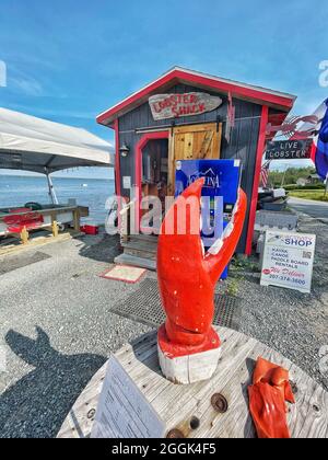 Perry's Lobster Shack ist ein Low-Key-Barack am Wasser, in dem Hummer- und Seafood-Gerichte sowie herzhafte Beilagen und Biere angeboten werden. Stockfoto