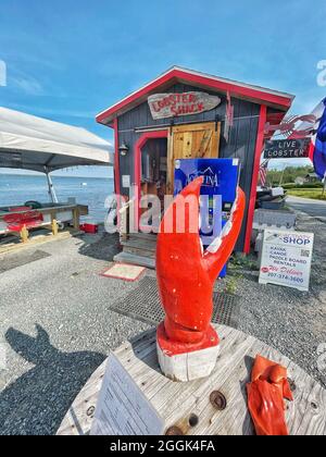 Perry's Lobster Shack ist ein Low-Key-Barack am Wasser, in dem Hummer- und Seafood-Gerichte sowie herzhafte Beilagen und Biere angeboten werden. Stockfoto