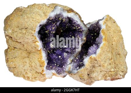 amethyst-Geode aus Marokko isoliert auf weißem Hintergrund Stockfoto