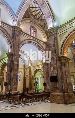 CUENCA, ECUADOR - 17. JUNI 2015: Innenraum der Neuen Kathedrale (Catedral de la Inmaculada Concepcion), Cuenca, Ecuador Stockfoto