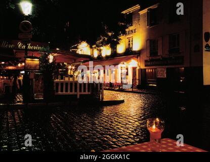 Paris Straße bei Nacht, Place du Tertre Stockfoto