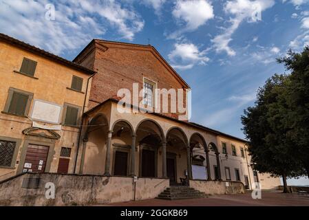 Die Abtei von San Salvatore befindet sich im oberen Teil von Fucecchio, Diözese San Miniato. Die Kirche wurde 986 gegründet und weist einige Spuren der Medien auf Stockfoto