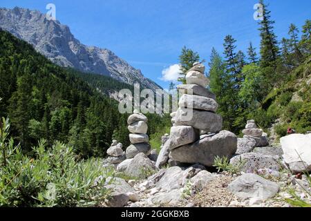 Steinfiguren an der Isar, hoher Gleirsch, Hinterautal, bei Scharnitz, Karwendel, Tirol, Österreich Stockfoto